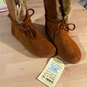 TOMS Women’s 7 Zahara Suede Faux Fur Lined Shearling Boots